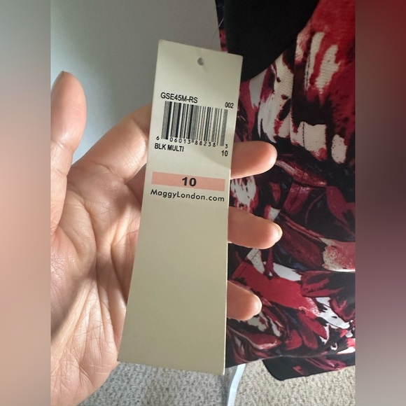 Maggy London Black and Red Plunge Neckline Sheath Dress size 10 New with tag - Picture 4 of 8